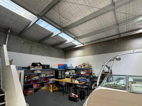 Front & centre industrial unit