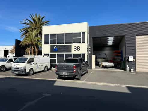 Front & centre industrial unit