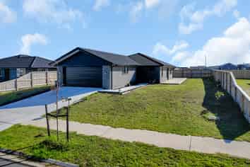 12 Te Taniwha Road, One Tree Point