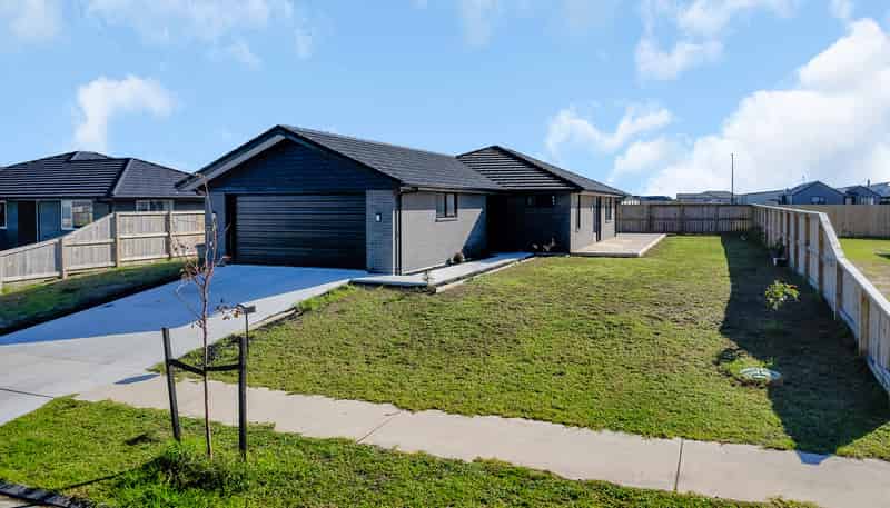 12 Te Taniwha Road, One Tree Point