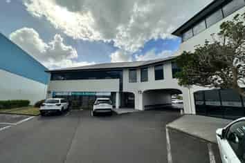 Ground Floor Offices Available in  Lincoln Manor