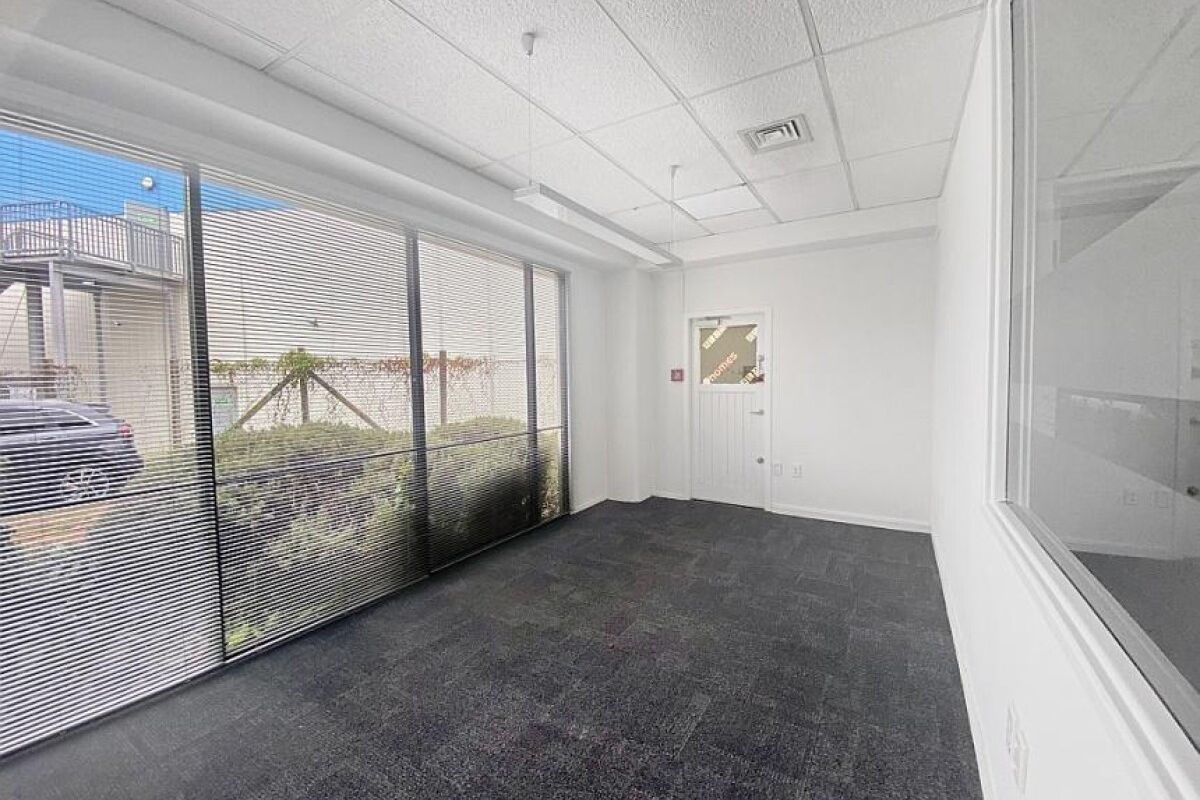 Ground Floor Offices Available in  Lincoln Manor - Vista 3