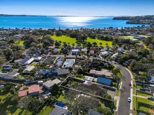 27 The Circle, Manly