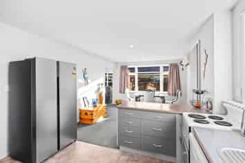 1/310 Main North Road, Redwood