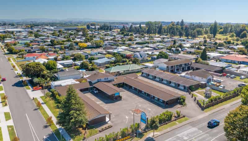 1400 Karamu Road North, Mayfair