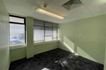 Ground Floor Office - Parking & Location