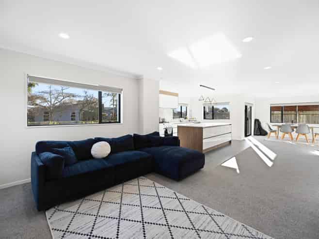1/5 Rosewood Court, Huntington