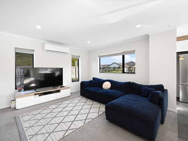 1/5 Rosewood Court, Huntington