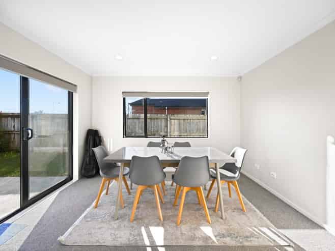 1/5 Rosewood Court, Huntington