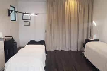 Super little Office or Retail Shop in Tory Street, Petone.