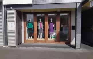 Super little Office or Retail Shop in Tory Street, Petone.