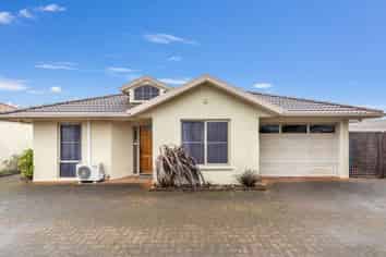 64C Pererika Street, Victoria
