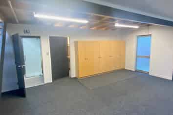 High-Profile Office / Warehouse – Exposure Plus