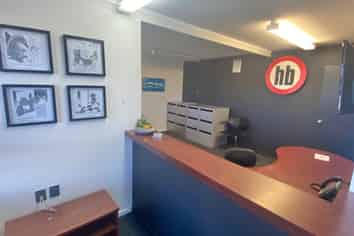 High-Profile Office / Warehouse – Exposure Plus