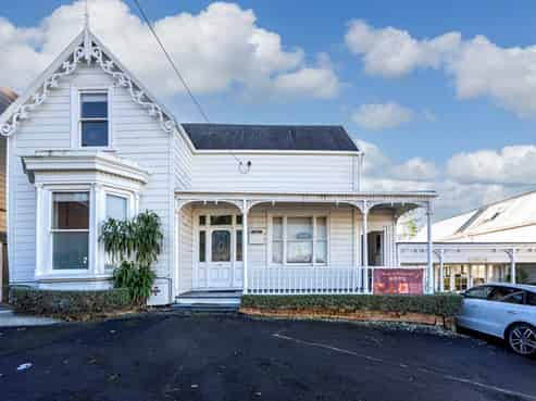 DEVELOPERS, LAND BANKERS, OWNER-OCCUPIERS
