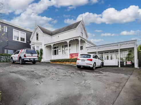 DEVELOPERS, LAND BANKERS, OWNER-OCCUPIERS
