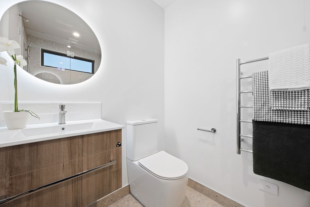 JUST ONE REMAINING - ALL OFFERS CONSIDERED! - Vista 5