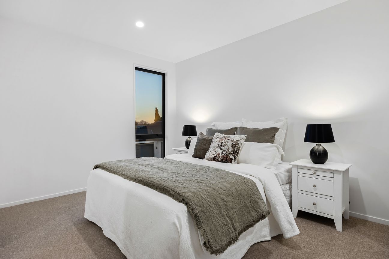 JUST ONE REMAINING - ALL OFFERS CONSIDERED! - Vista 6
