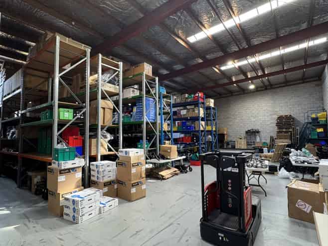 High-profile road frontage warehouse for lease