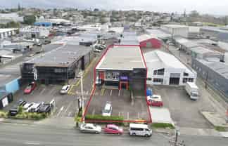 Landlord highly motivated – road-front industrial