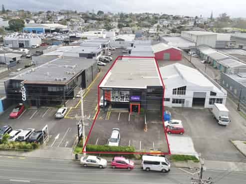 Landlord highly motivated – road-front industrial