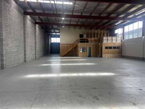 Landlord highly motivated - road-front industrial