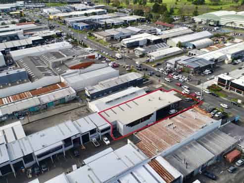 Landlord highly motivated – road-front industrial