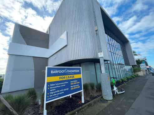 High Profile Showroom with Carparking
