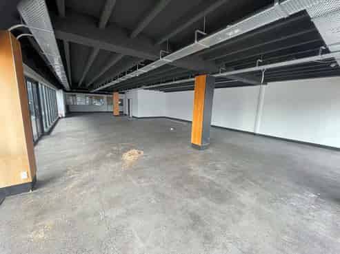 High Profile Showroom with Carparking