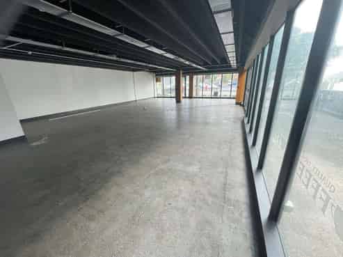 High Profile Showroom with Carparking