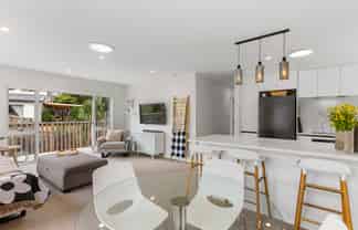 2/58 Botany Road, Botany Downs