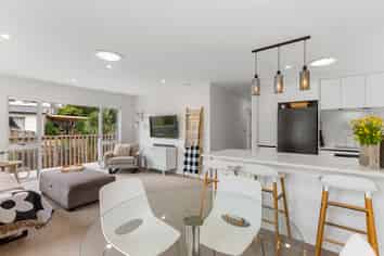 2/58 Botany Road, Botany Downs