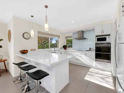 1 Defender Crescent, Beachlands