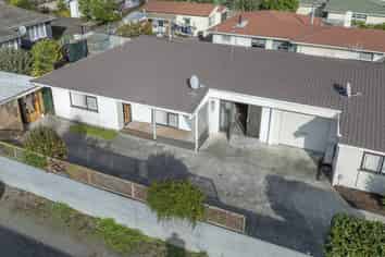 2/1017 Tomoana Road, Mahora