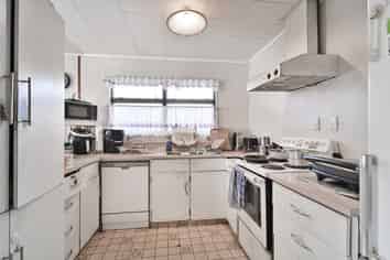 2/1017 Tomoana Road, Mahora