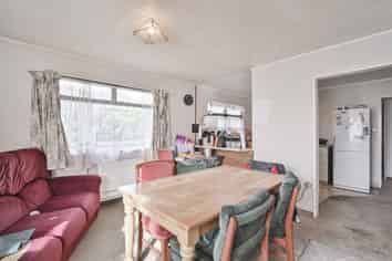2/1017 Tomoana Road, Mahora
