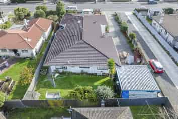 2/1017 Tomoana Road, Mahora