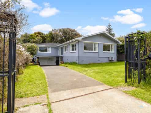 90 Lawrence Crescent, Hillpark
