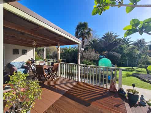 15 Driving Creek Road, Coromandel