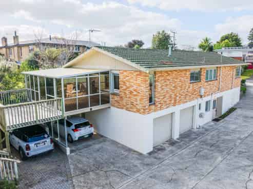 115 Howell Avenue, Riverlea