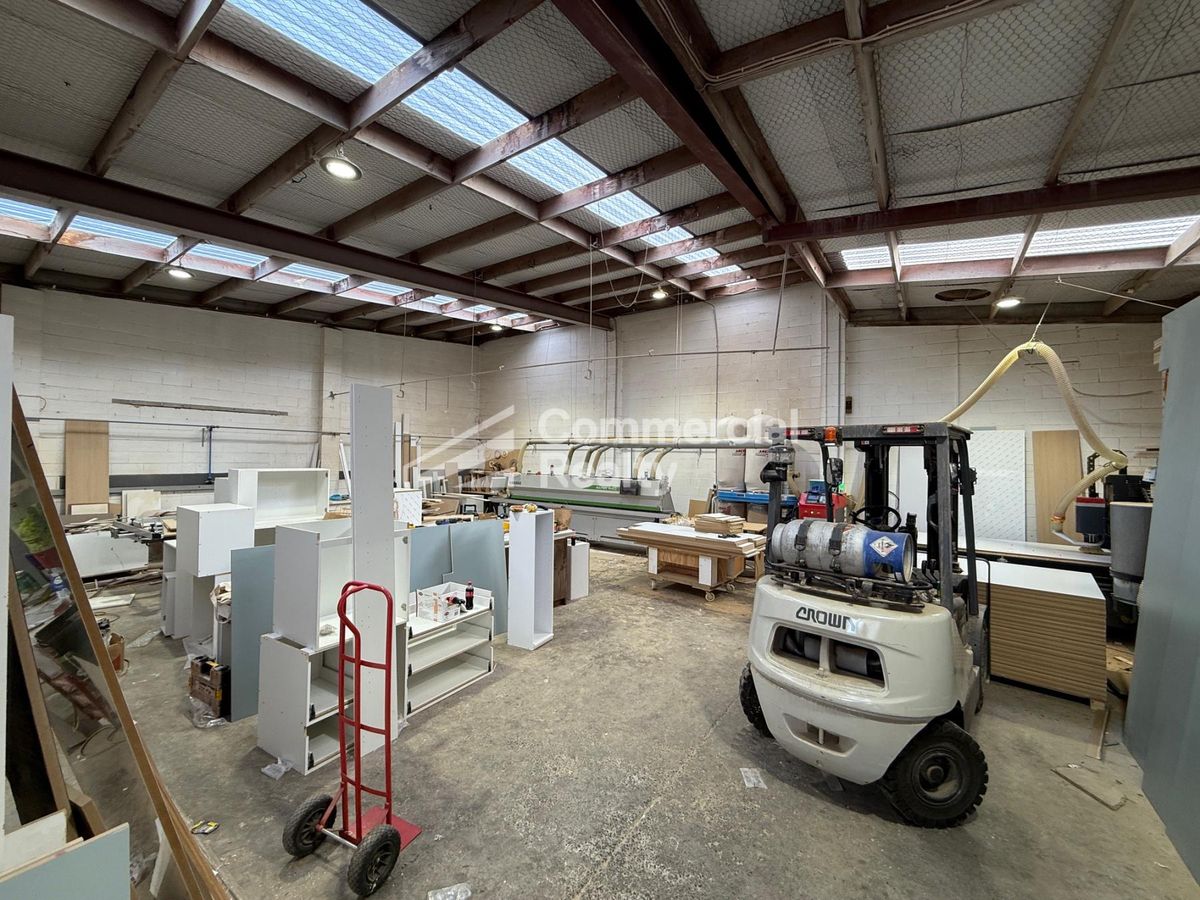 210M2 Warehouse On Harris Rd