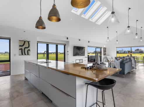 585 Coutts Island Road, Coutts Island