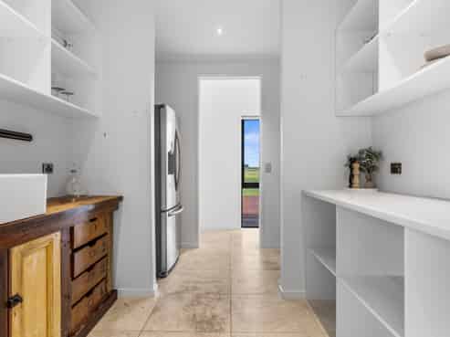 585 Coutts Island Road, Coutts Island