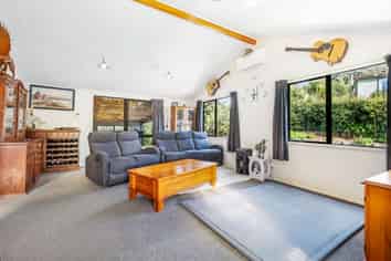 54 Powells Road, Cable Bay