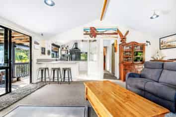 54 Powells Road, Cable Bay