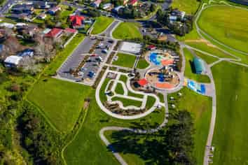 5A Baumea Rise, Massey