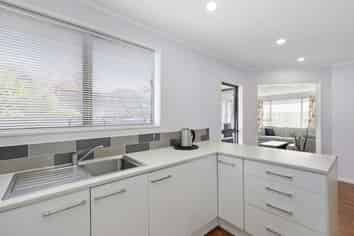 12b Garnet Grove, Birchville