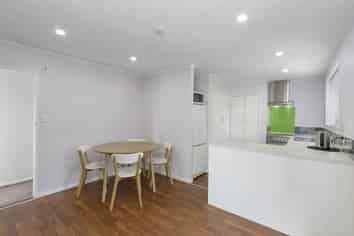 12b Garnet Grove, Birchville