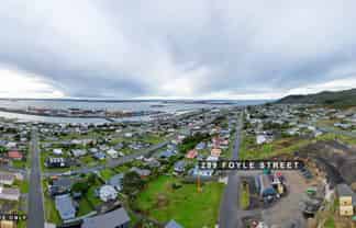 289 Foyle Street, Bluff