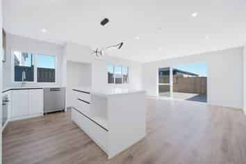 4B Woven Place, Drury